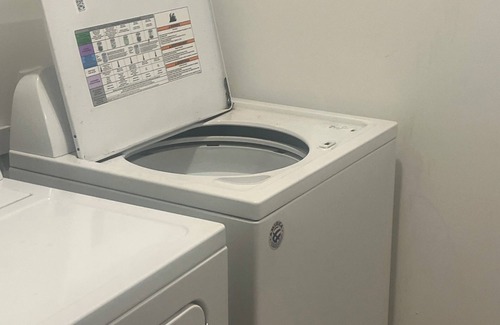 Lebanon Apartment | Cozy Apartment 2bd 2ba with balcony. Washer and dryer included. Full kitchen.