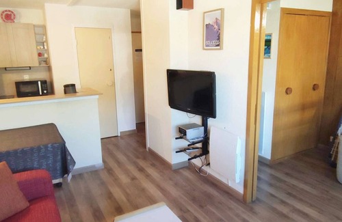 Isola Apartment | Cozy apartment 35m², 2 rooms with balcony, near slopes