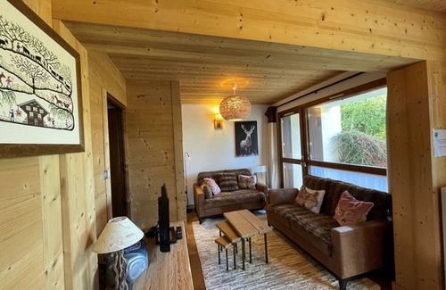 Crest-Voland Apartment | Cozy Apartment for 6, Near Slopes, South-Facing, 2 Baths, Ski Locker, Non-Smoking