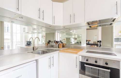 La Rochelle City Centre Apartment | Cozy Apartment for 2 Near Vieux Port and Beach