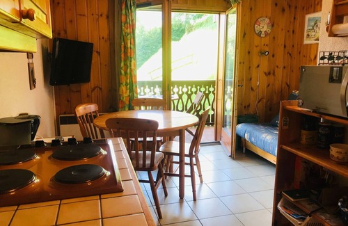 Morillon Apartment | Cozy apartment with balcony, parking, and pets allowed