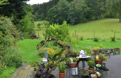 Oberveischede Apartment | Cozy Apartment in Bruchhausen with Terrace