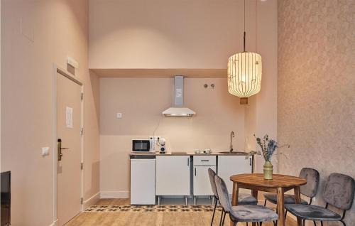 Old Town Apartment | Cozy Apartment In Cádiz With Wifi