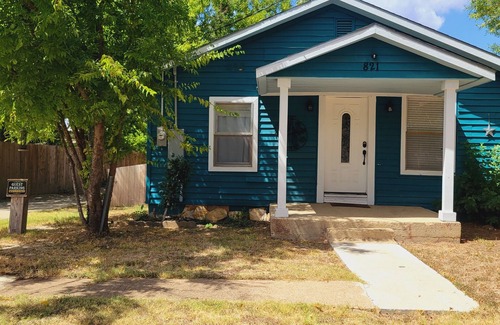 Denton Apartment | Cozy apartment in charming Denton walkable to TWU
