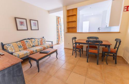 Puerto de Pollensa Apartment | Cozy apartment near the sea with wifi and pool