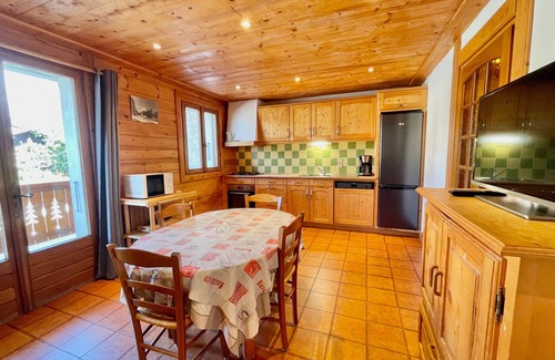 Crest-Voland Apartment | Cozy apartment, ski-in ski-out, balcony, parking
