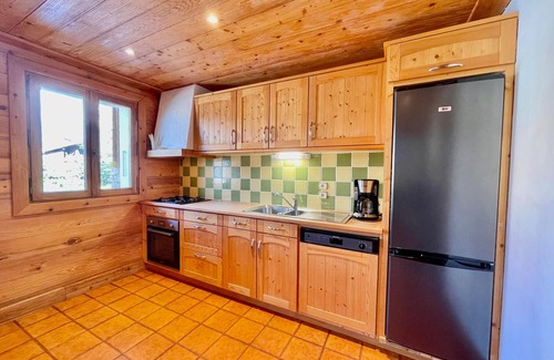 Crest-Voland Apartment | Cozy apartment, ski-in ski-out, balcony, parking