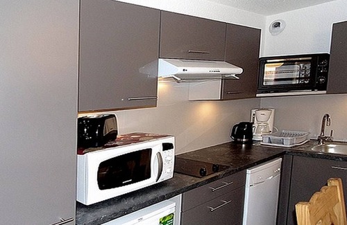 Les Bruyeres Apartment | Cozy apartment with terrace, ski-in/ski-out