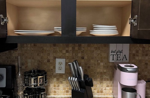 Houston Apartment | Cozy Apt Retreat Near the Galleria Houston balcony pool all amenities included!