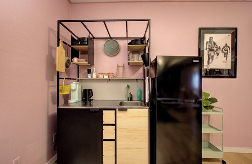 La Grande Apartment | Cozy art filled apartment with private entrance