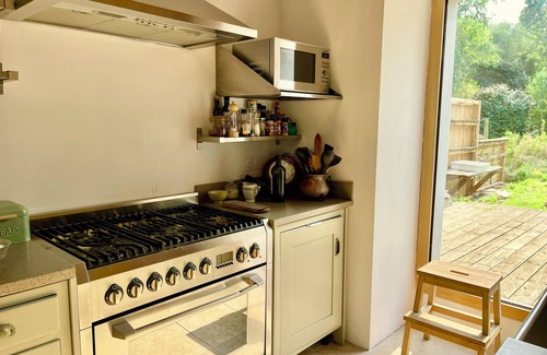 Plumieux Cottage | Cozy & Artistic 2-Bedroom Cottage Near Brocéliande