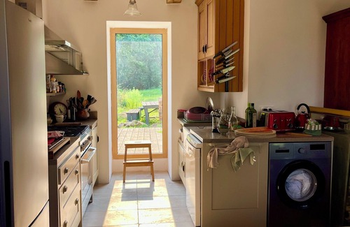 Plumieux Cottage | Cozy & Artistic 2-Bedroom Cottage Near Brocéliande