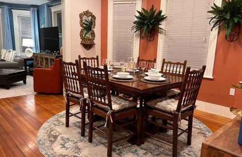 Everett Apartment | Cozy as a Sunday - 2/BR sleep 6