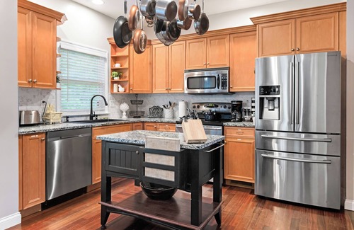 Asheville House | Cozy Asheville Getaway w Hot Tub 8 minutes from downtown!