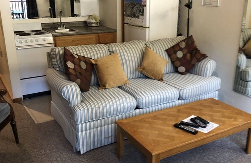 Bartlett Condo | Cozy Attitash Mountain Village Condominium