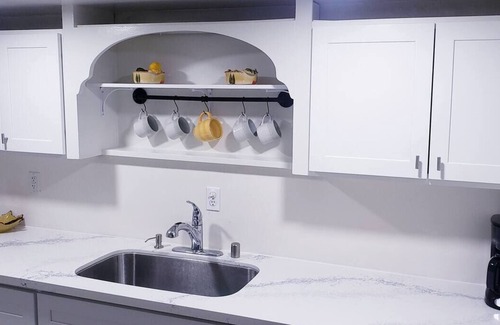 Juanita Apartment | Cozy Basement Apartment In Historic Home Near Lake