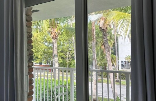 Key Biscayne Apartment | Cozy Beach Apartment in Key Biscayne —5 min walk to Beach