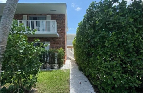Key Biscayne Apartment | Cozy Beach Apartment in Key Biscayne —5 min walk to Beach