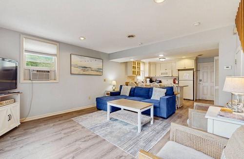York Beach Condo | Cozy Beach Condo: Easy Walk to the Best Part of the Beach & Top Restaurants