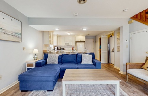 York Beach Condo | Cozy Beach Condo: Easy Walk to the Best Part of the Beach & Top Restaurants
