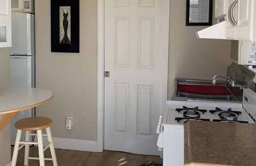 Huntington Beach Cottage | COZY BEACH COTTAGE w/2beach cruisers/beach parking pass No smoking property