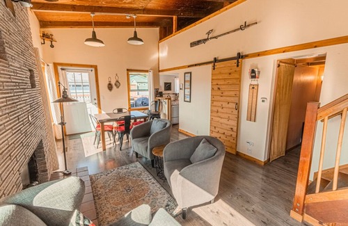 Neotsu House | Cozy Beach Cottage-Hot Tub-BBQ-Dogs OK