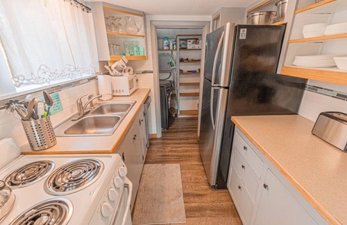 Neotsu House | Cozy Beach Cottage-Hot Tub-BBQ-Dogs OK