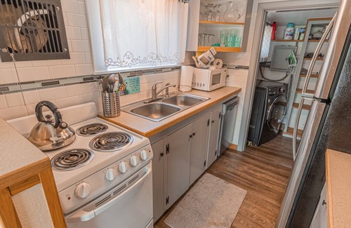 Neotsu House | Cozy Beach Cottage-Hot Tub-BBQ-Dogs OK