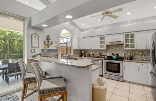 Naples Park House | Cozy Beach House - 5 minutes from Vanderbilt Beach