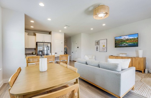 Upper Grand Lagoon House | Cozy Beach Retreat! Central Location - Pristine Beaches - Delicious Food