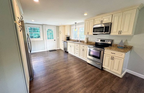 Niantic House | Cozy beach retreat in Niantic's Black Point Beach