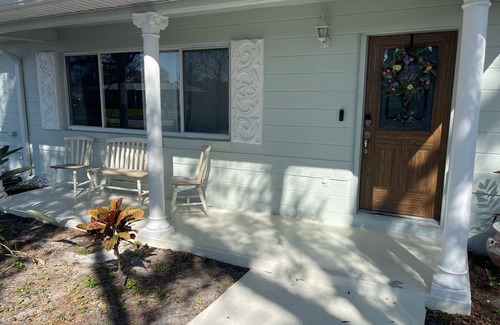 Kenneth City House | Cozy Beach Town Stay