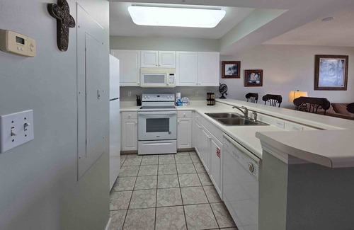 Fort Walton Beach Condo | Cozy beachfront condo with private balcony, shared pool & beach access