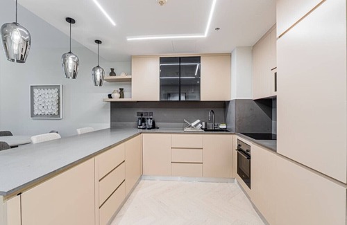 Dubai Marina Apartment | Cozy Beachside 1-bedroom in Murjan
