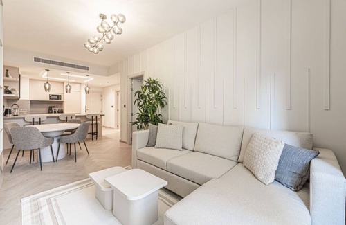 Dubai Marina Apartment | Cozy Beachside 1-bedroom in Murjan