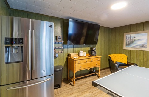 Bryson City Cabin | Cozy Bear and Bee - A Peaceful, Creekside Cabin with a Hot Tub Located Close to it All!