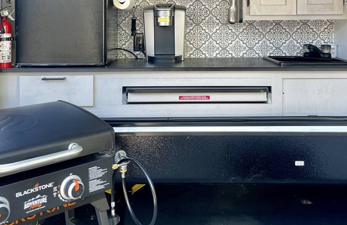 Gatlinburg - Pigeon Forge RV Rental | 🐻 COZY BEAR RETREAT 🐻 CAMPING DONE RIGHT AT A 5 STAR RV RESORT