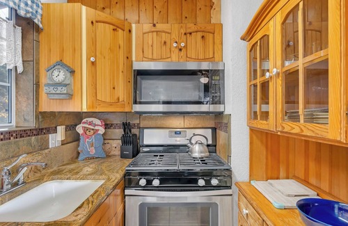 Yosemite West Cabin | Cozy Bear South – Charming 2bd Cabin in Yosemite!