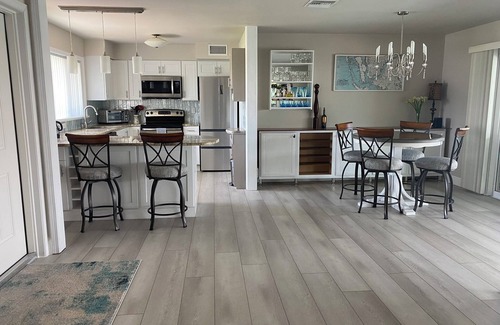 Pelican House | Cozy, beautiful, waterfront, pool house in a quiet neighborhood.