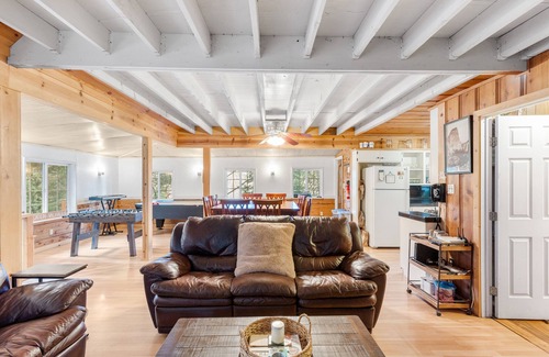 Arnold House | Cozy Blue Lake Springs cabin w/big trees, decks, game room, and private W/D