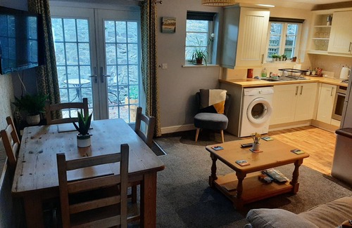 Bodmin Apartment | Cozy Bodmin 1 Bed Apt With Free Parking