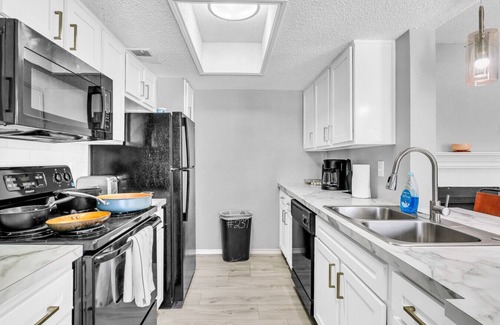 South Arlington Apartment | Cozy Brand New Studio · 1 Bath + Gym 604