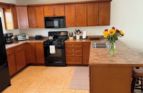 Bridgton House | Cozy Bridgton Townhome – Perfect for Family Fun On Pleasant Mountain