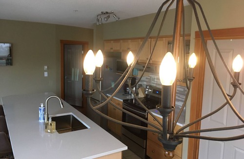 Canmore Condo | Cozy.Bright.Central - Canmore Downtown