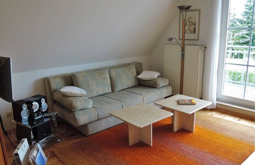 Breege Apartment | Cozy-bright feel-good maisonette in a quiet house with balcony, nice landlord