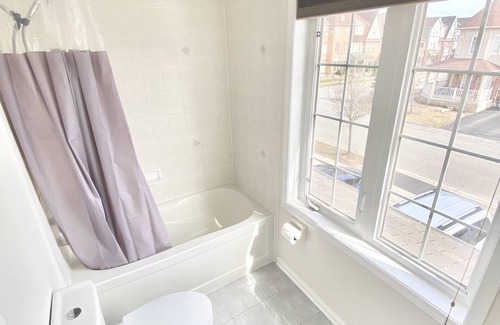 Halton Regional Municipality House | Cozy Bright Home in Milton