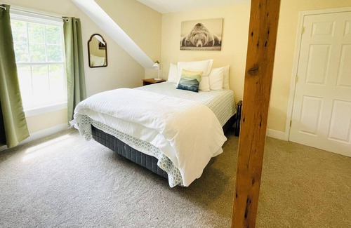 Roseland House | Cozy bungalow in the heart of it all- 5 min to Wintergreen, Rt 151 & BR Parkway