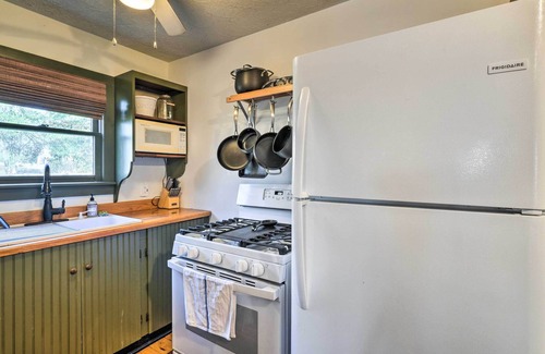 Byrdstown Cottage | Cozy Byrdstown Cottage - Seasonal Lake Views!