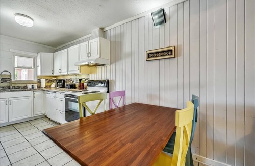 St. George Island Apartment | Cozy Cabanas West. A newly renovated ground level duplex.