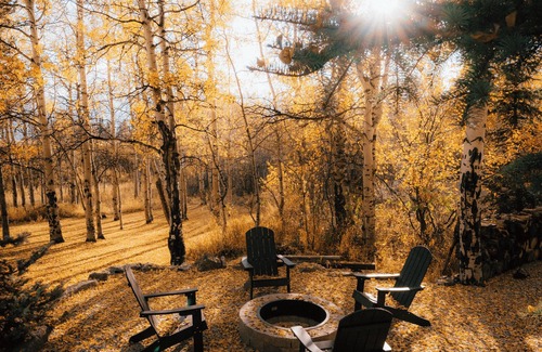 Island Park Cabin | Cozy Cabin, 15 Min to Yellowstone + Lake Views